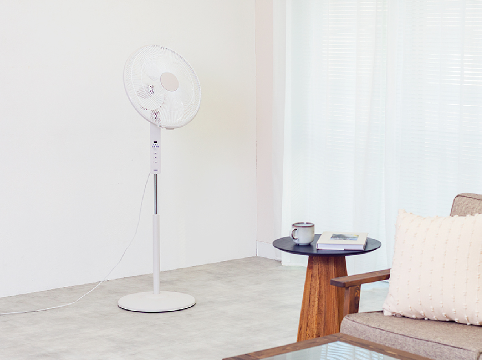 イメージ:大きなフロア扇風機