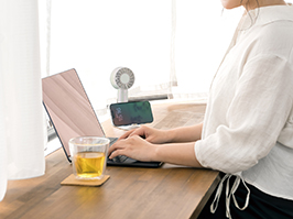 イメージ:スマートフォンスタンド